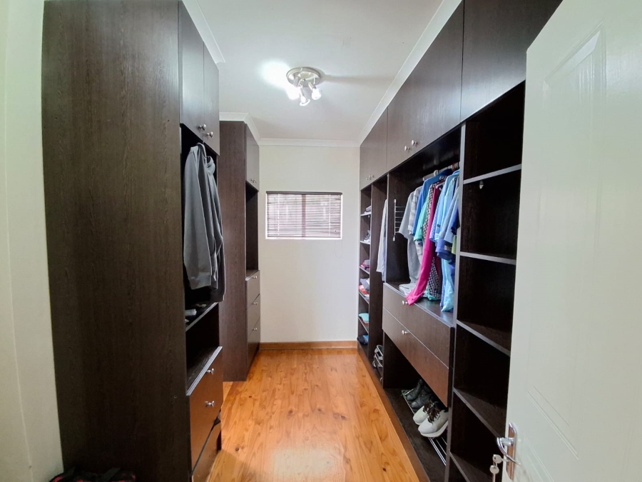 4 Bedroom Property for Sale in Nahoon Valley Park Eastern Cape